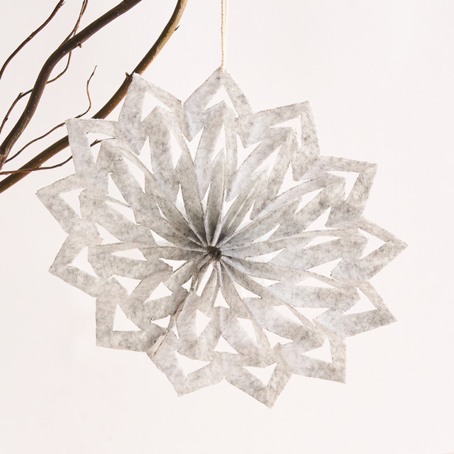 Papier Dekohänger Schneeflocke von BLUME2000 in Hellblau für Weihnachten und Winter - Bild 1