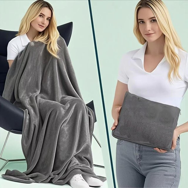 JAGDAMBE 2-in-1 Reisedecke aus Korallenvlies als Kuschelkissen in Rosa - Bild 1