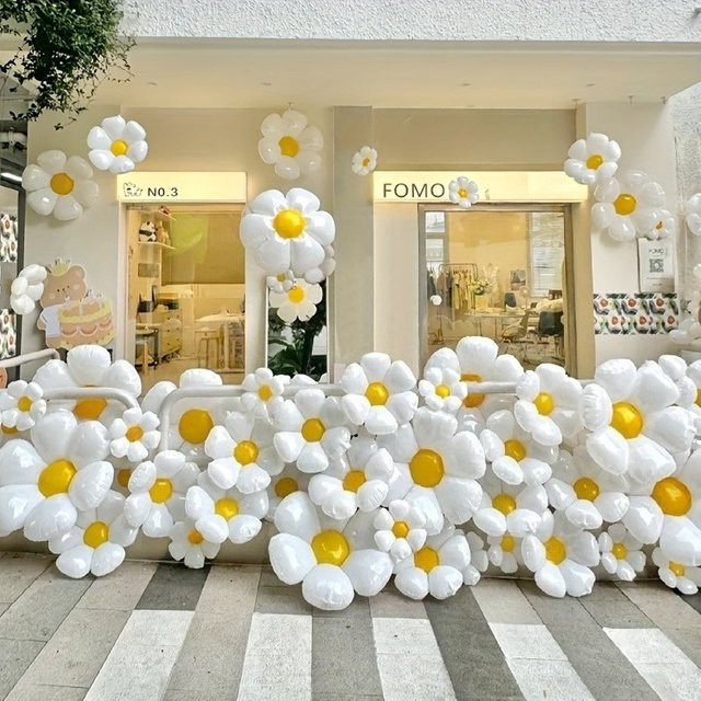 50 Stück weiße Gänseblümchen-Aluminiumfolienballons als wiederverwendbare Blumendekoration für deine Geburtstags- und Party-Fotografie - Bild 1