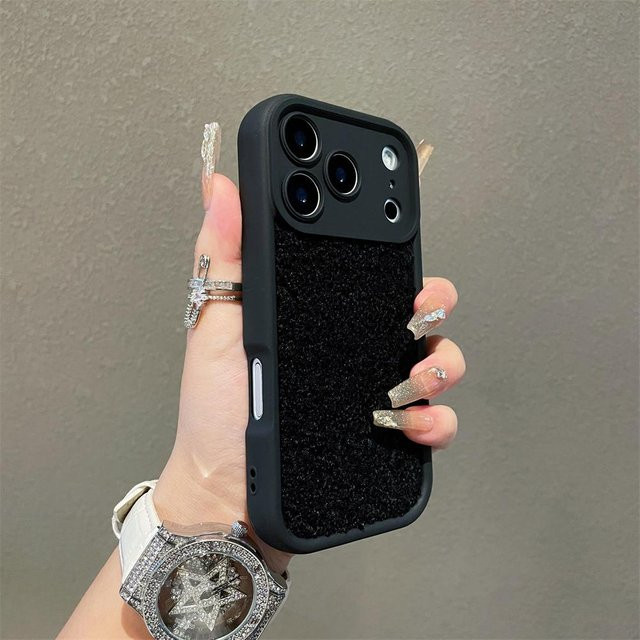 Flauschige Plüschfell Schutzhülle für Apple iPhone Modelle mit Linsenschutz in Schwarz - Bild 1