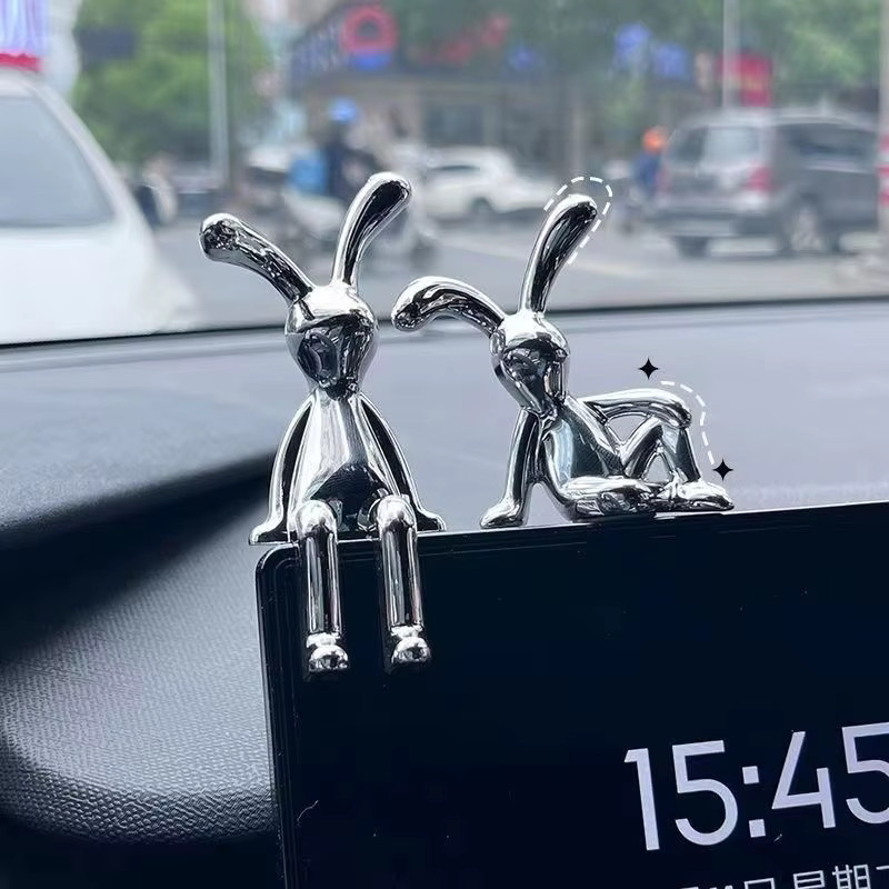 JINHF Kawaii Kaninchen Ornament aus Metall in Silber als dekoratives Accessoire für das Auto oder den Schreibtisch - Bild 1
