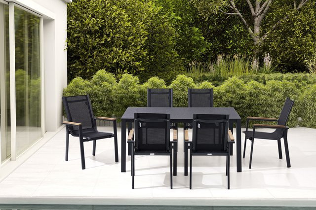 OUTFLEXX Garten-Essgruppe in Anthrazit Matt mit 6 Sesseln und Teak-Armlehnen, Tisch B: 160 cm, T: 95 cm, H: 74 cm - Bild 1