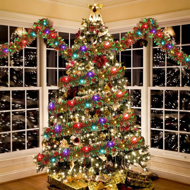Bunte LED Weihnachts-Lichterkette von Peach Forest für deine Weihnachtsbaum- und Partydekoration in RGB-Farben - Bild 1
