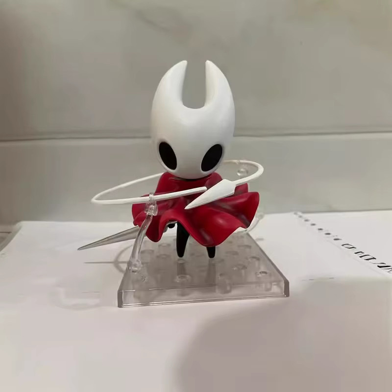 Bandai Hollow Knight Actionfigur Bumblebee Knight Kawaii Q-Version Modell in Weiß, Rot und Schwarz - Bild 4
