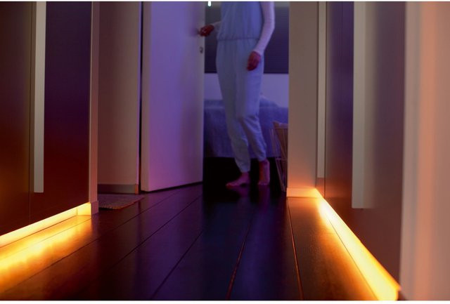 Philips Hue Lightstrip Plus White & Color Ambiance LED-Lichtleiste, 2 m, Multicolour/Weiß - Bild 1