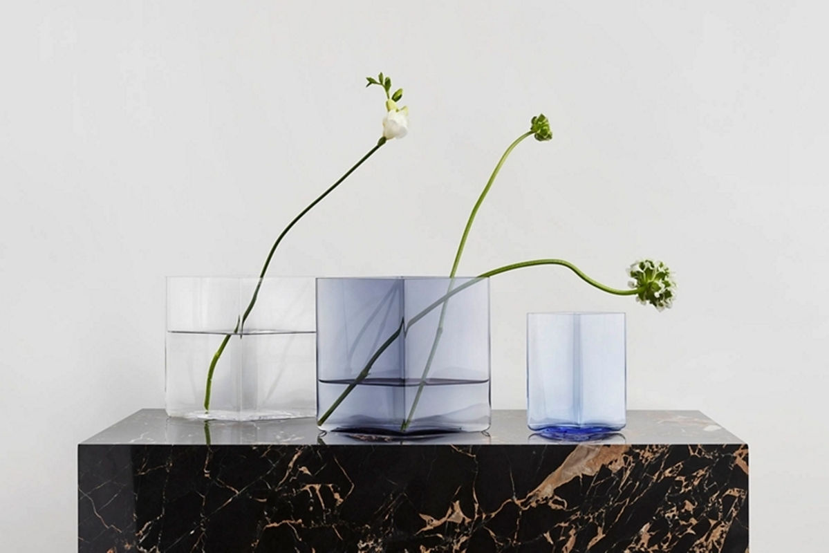 Iittala Ruutu Vase aus Glas in Rot und Transparent, geometrisches Design, B/T/H: 11,5 x 5 x 14 cm - Bild 2