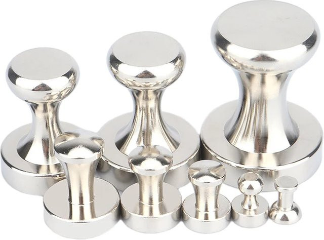 Starke magnetische Reißzwecken aus Neodym und Metall in Silber für Whiteboard und Kühlschrank - Bild 1