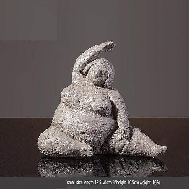 Moderne Yoga-Skulptur aus Kunstharz von Yiran Furniture als dekorative Figur für deine Inneneinrichtung in verschiedenen Farben wie Rot, Grau, Gelb oder Weiß - Bild 1