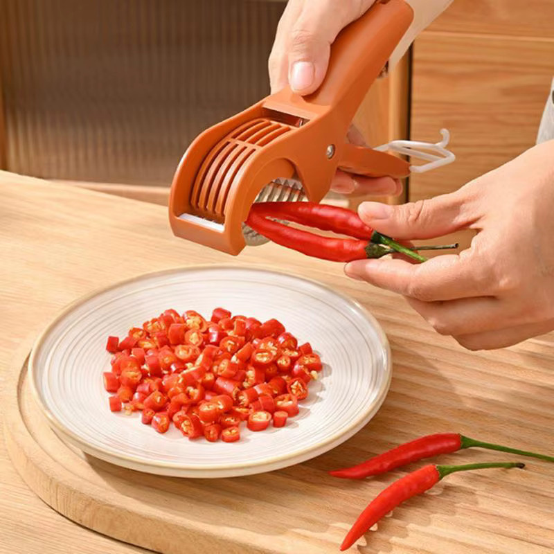Manueller Salatschneider und Gemüseschneider in Orange als tragbarer Küchenhelfer zum Zerkleinern von Obst und Gemüse - Bild 2
