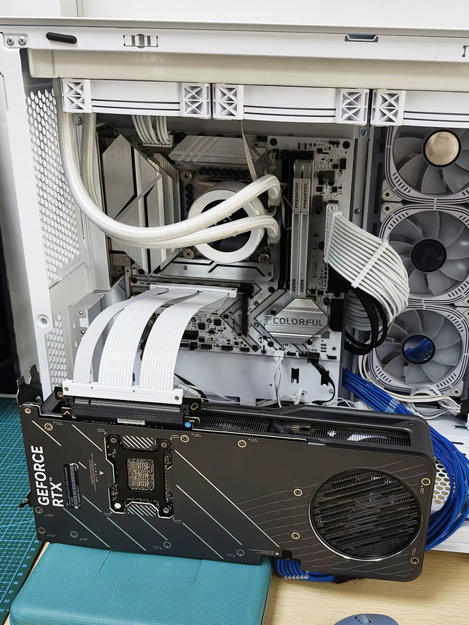 GIGA-MEGA PCIe 5.0 Riser-Kabel, Gerade, Schwarz, PCIe 5.0 x16 mit 64GB/s Geschwindigkeit, kompatibel mit RTX5090/RX9070 und PCIe 4.0 - Bild 6