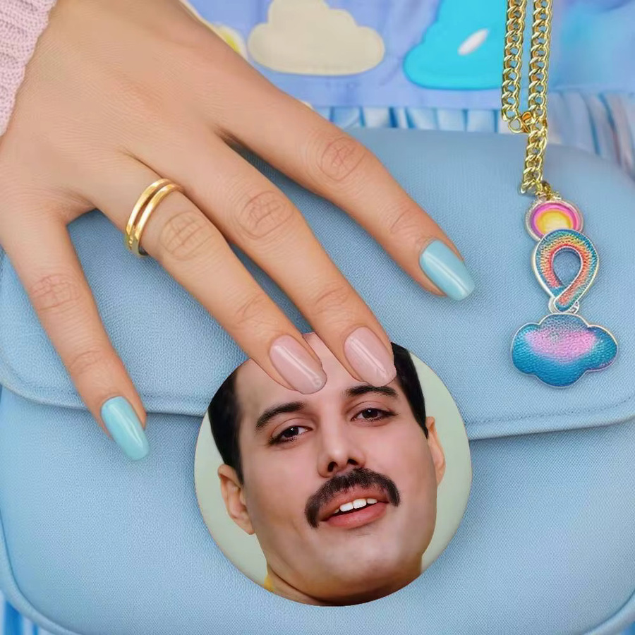 52TOYS Brosche Freddie Mercury Queen Abzeichen, Bunt - Bild 3