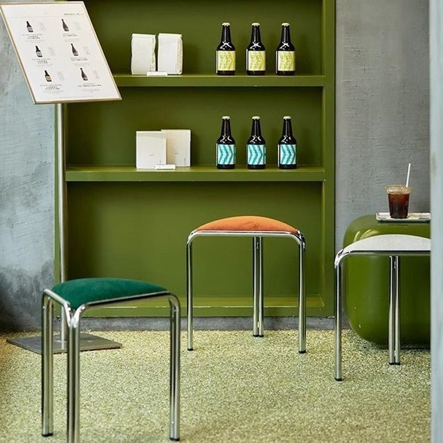 LIUSHADUOLA Retro Dreieckige Kleine Bank in Orange mit Metallgestell - Bild 1