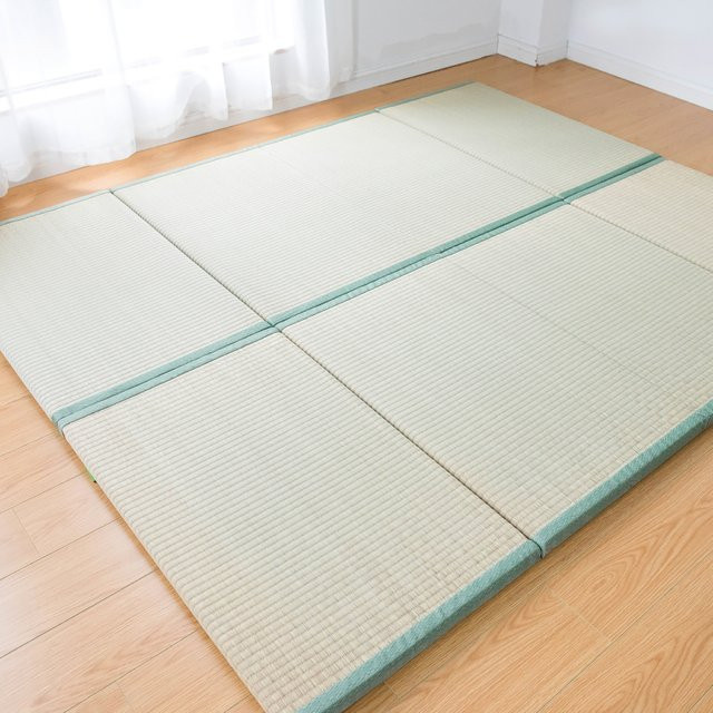 Faltbare Tatami Schlafmatratze aus natürlichem Stroh von JAGDAMBE in Grau oder Beige - Bild 1
