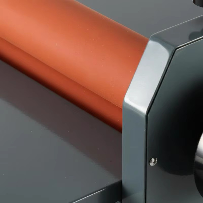 LBS650 Manuelle Kaltlaminiermaschine in Rot aus Metall für Fotos, Poster und Menüs mit 650 mm Breite - Bild 3