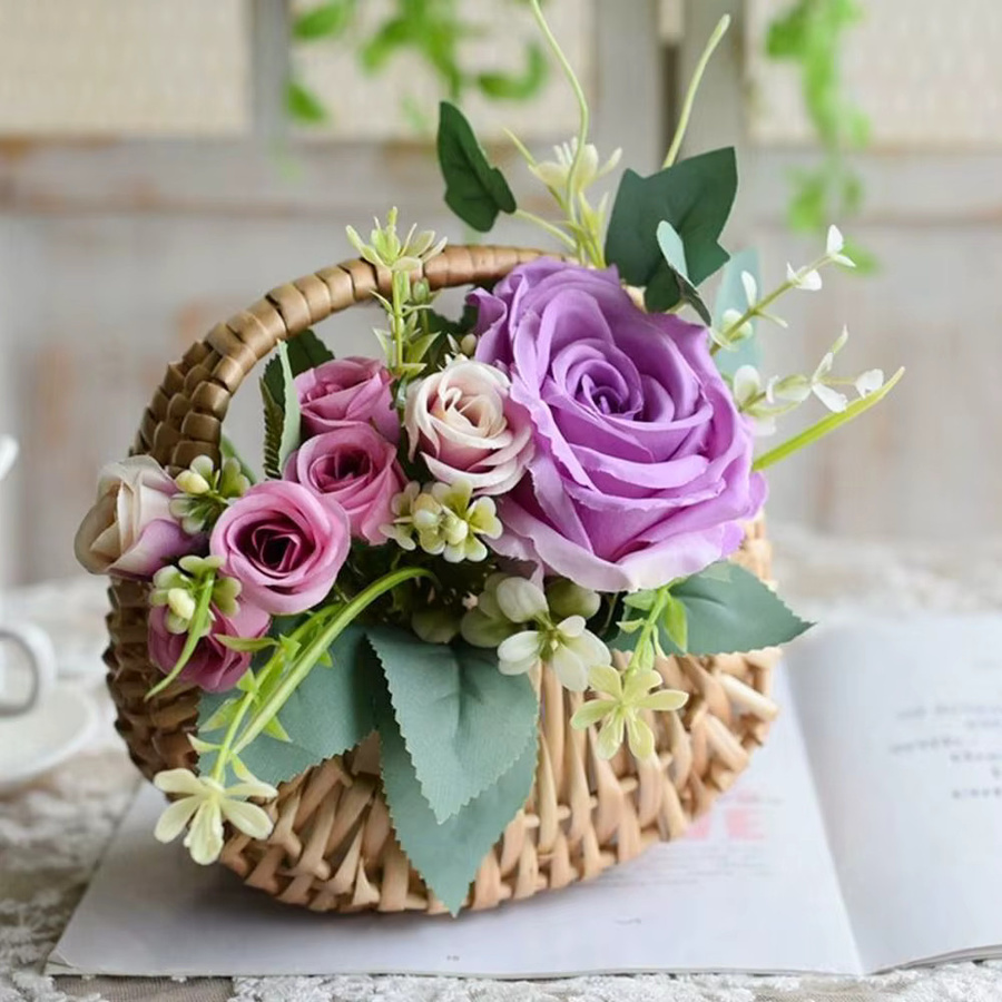 Kleiner Blumenkorb aus Rattan in Beige mit Griff im Halbmond-Design - Bild 3