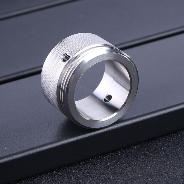 APWIKOGER Heizventil-Adapter M30 x 1,5 mit Streifen aus 304 Edelstahl für Thermostatköpfe und Heizkörperventile - Bild 1
