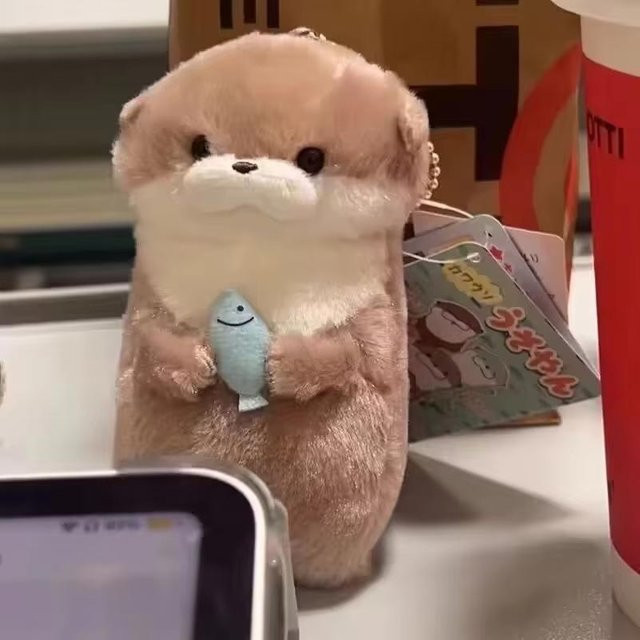 Linyi toy Otter-Anhänger mit Fischmotiv, brown, Unisex - Bild 1