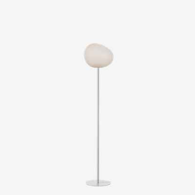 Foscarini Gregg Terra Stehleuchte in Weiß mit silbernen Metallelementen im modernen organischen Design - Bild 1