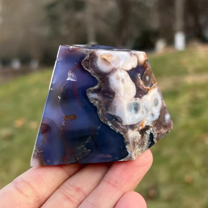 Natürlicher blauer Blumenachat in Freiform von CrystalHola - Bild 5