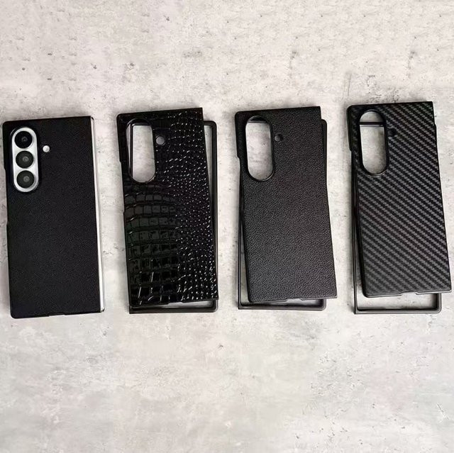 VYOPBC Lederhülle für Samsung Galaxy Z Flip und Z Fold Modelle in Schwarz mit Krokodil, Carbonfaser, Saffiano oder Litchi Muster und Stoßfänger-Schutz - Bild 1