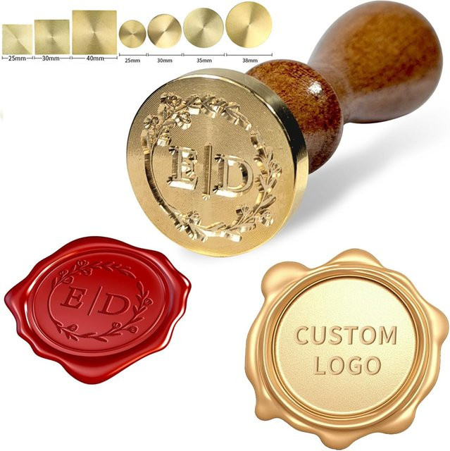 Individuelles Wachssiegel-Stempelset mit personalisiertem Buchstaben-Logo in Gold, runder oder quadratischer Siegelkopf aus Metall und Holz - Bild 1
