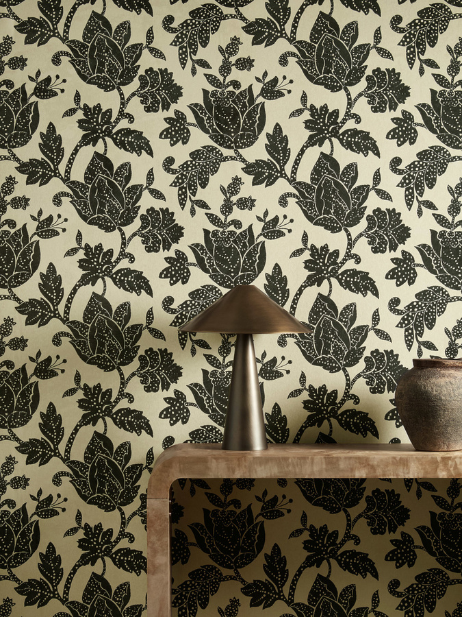 Harlequin Tapete Zamora in Onyx Schwarz mit floralem Botanical Design aus Vlies - Bild 1