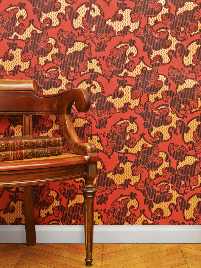 Isidore Leroy Tapete Deauville Imperial in Rot mit floralem und botanischem Muster, modern und glänzend - Bild 1
