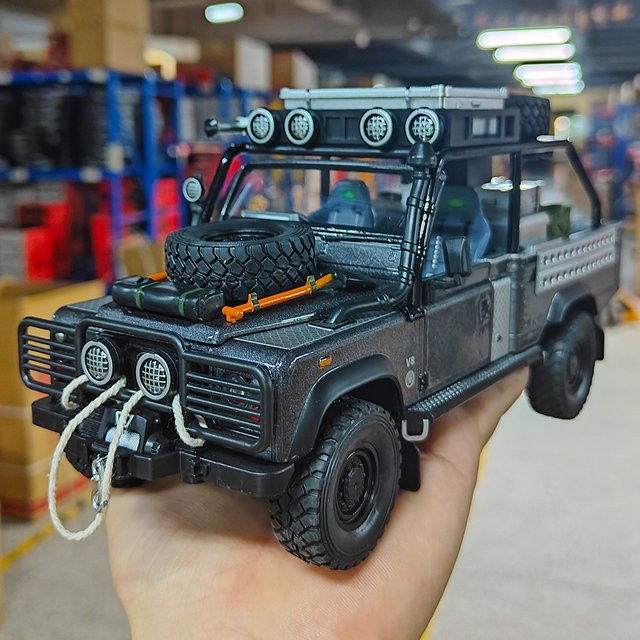 Maisto Land Rover Defender 90, Modellauto, 1:24, Metall, Grau - Bild 1