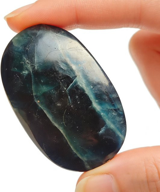 CrystalHola Schwarzer Rosen-Fluorit-Kristall-Palmenstein mit UV-reaktiven roten und blauen Streifen, oval geformt - Bild 1