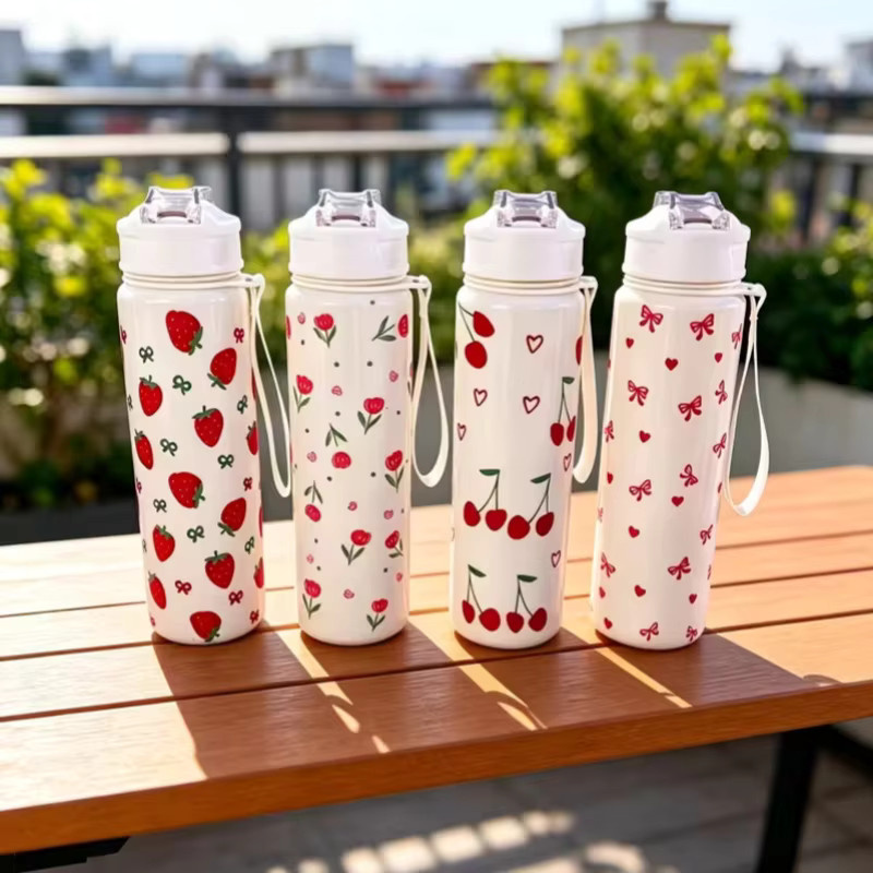 Fantia Trinkbecher mit Erdbeer-Kirsch-Blumen-Print und Schleifenknoten, Weiß, 750 ml - Bild 3
