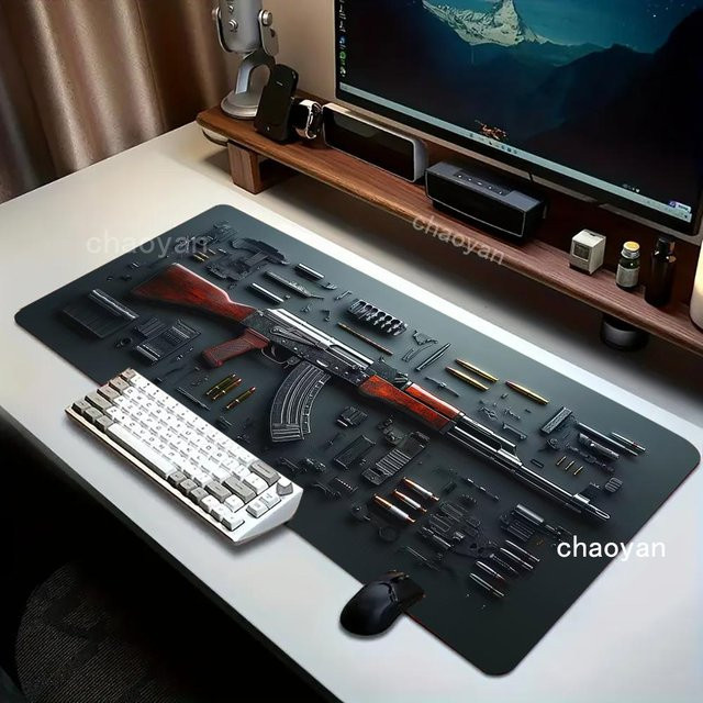 Mairuige XXL Mauspad mit Waffenmuster in Schwarz, große rutschfeste Schreibtischunterlage für Gaming und Büro - Bild 1