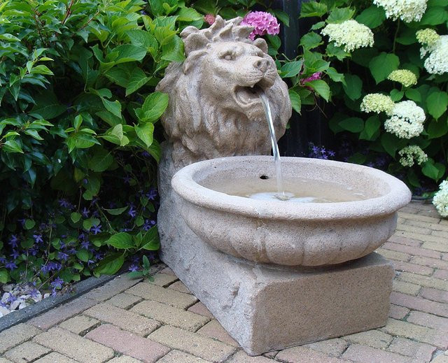Ubbink AcquaArte Basel Löwenkopf Gartenbrunnen Set mit LED in Sandstein-Optik, B/T/H: 38 x 45 x 52 cm - Bild 2