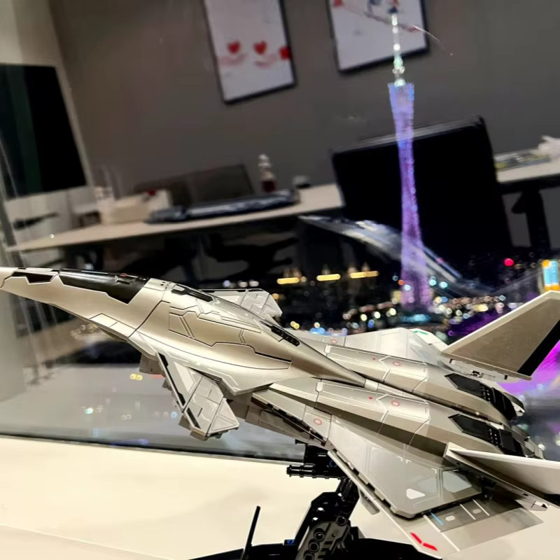 Bandai Baidi Aerospace Fighter South Gate Plan, Bausatz, 1:144 Maßstab - Bild 4