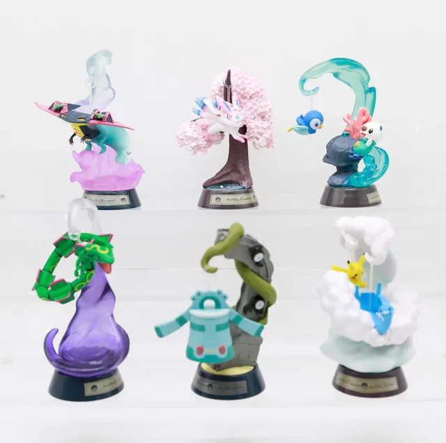 Pokemon Re-Ment Miniatur Schaukel Vignette Blind Box mit Figuren wie Rayquaza, Bronzong, Altaria, Piplup und Dragapult, Multicolor - Bild 1