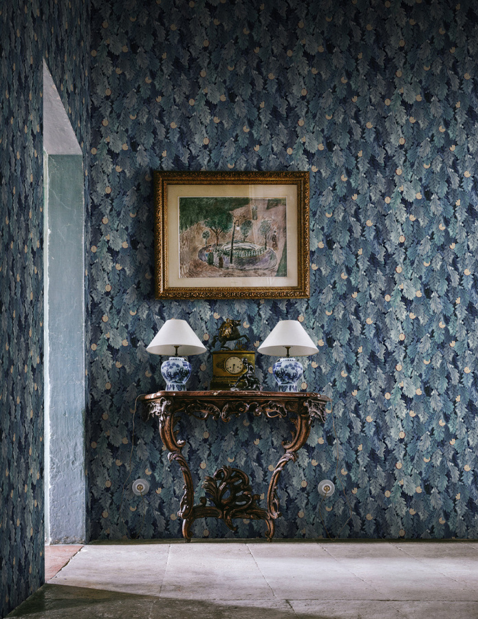 Rebel Walls Tapete No Time to Waste in Blau mit floralem Art Nouveau Design aus Vlies - Bild 1
