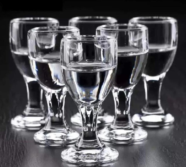 6er Set Mini Schnapsgläser für Sake und Baijiu, transparent, 10 ml - Bild 1