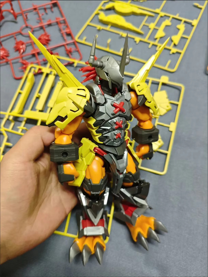 Bandai Digimon WarGreymon Verbesserte Version, Action Figure, Assembly Model Kit, mit Special Effects Parts - Bild 2