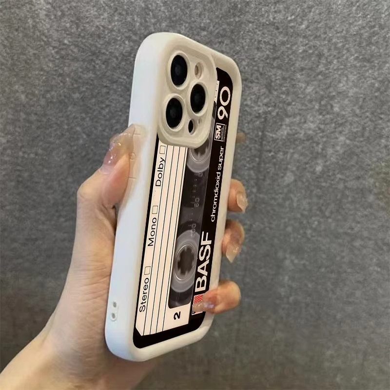 Retro-Kassetten Handyhülle aus weichem Silikon für Apple iPhone in Weiß mit Vintage-Musikdesign - Bild 4