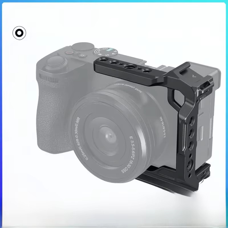 SmallRig Halb-Käfig für Sony Alpha 6700, 6600, 6500 und 6400 mit integrierter Arca-Quick-Release-Platte und Zubehörschuh in Schwarz - Bild 1