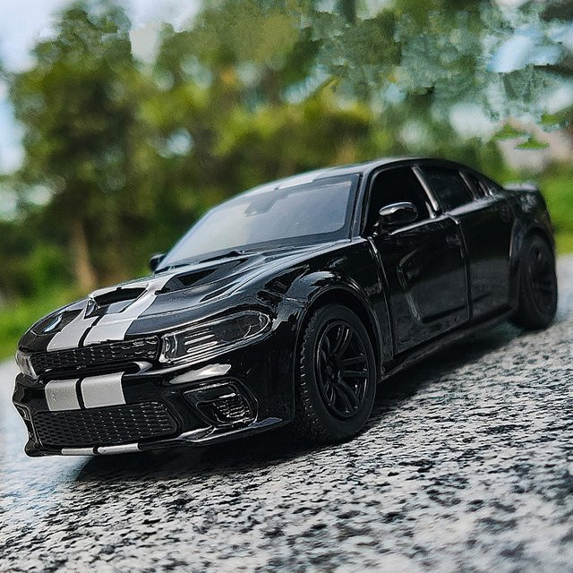 MAKEDA Dodge Ladegerät SRT Hellcat, Modellauto, 1:32, mit Licht und Sound - Bild 1