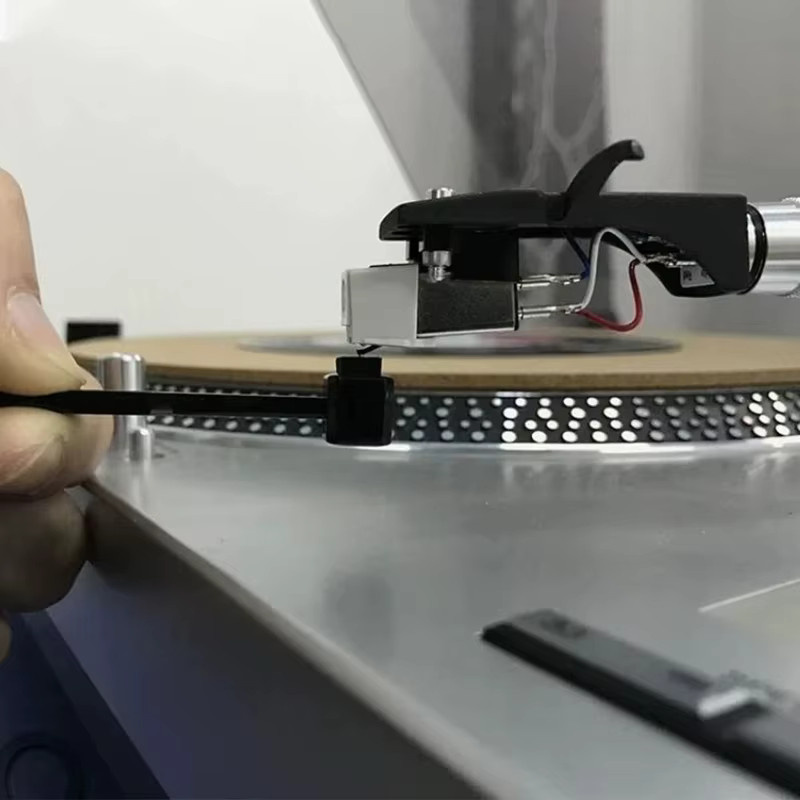 Antistatische Stylus-Bürste in Schwarz zur Reinigung der Phono-Nadel für deinen Vinyl-Plattenspieler - Bild 4