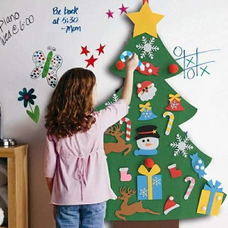 DIY Filz Weihnachtsbaum Hängeornament mit LED-Licht und Schneemann-Motiv in Grün für Kinder als Weihnachtsdekoration - Bild 1