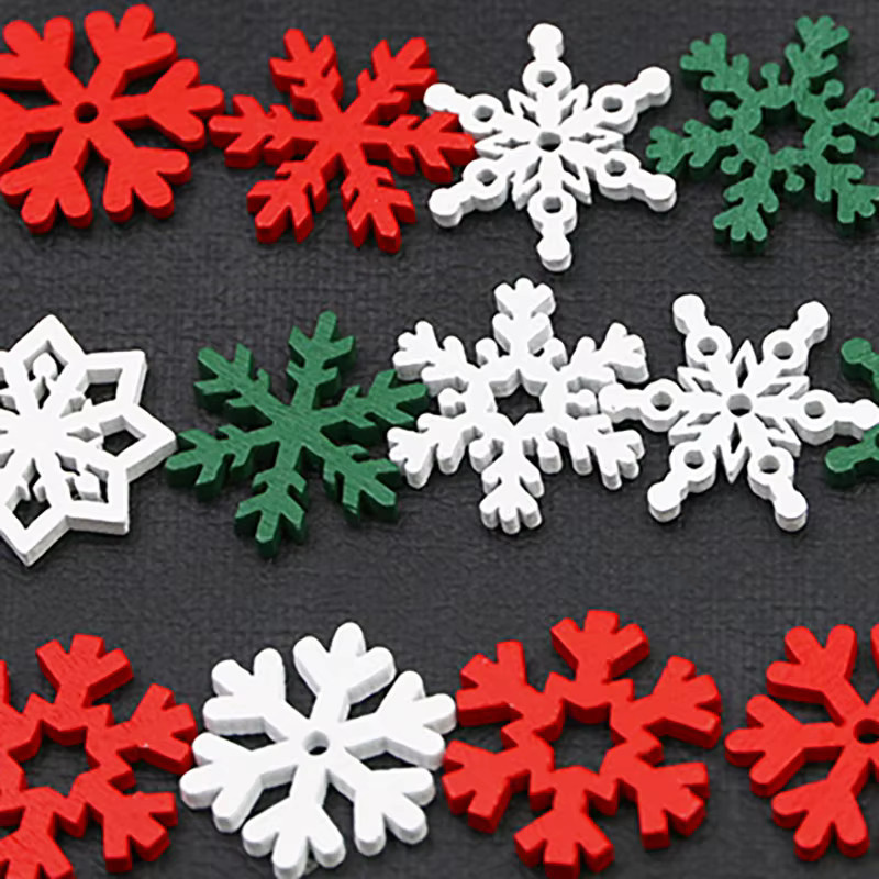 50 Stück Schneeflocken-Holzscheiben von ZQNYCY in Multicolor für DIY Bastelarbeiten, Weihnachten und Silvester Dekoration - Bild 3