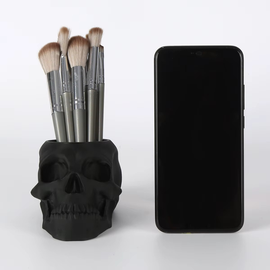 Multifunktionaler Gothic Stifthalter mit schwarzem Totenkopf als Desktop-Organizer für Büro und Make-up-Pinsel aus Kunststoff, Schwarz - Bild 3