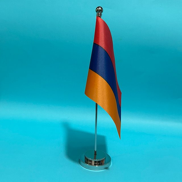 SKY FLAG Kleine Tischflagge Armenien aus Polyester in Rot, Blau und Schwarz - Bild 1