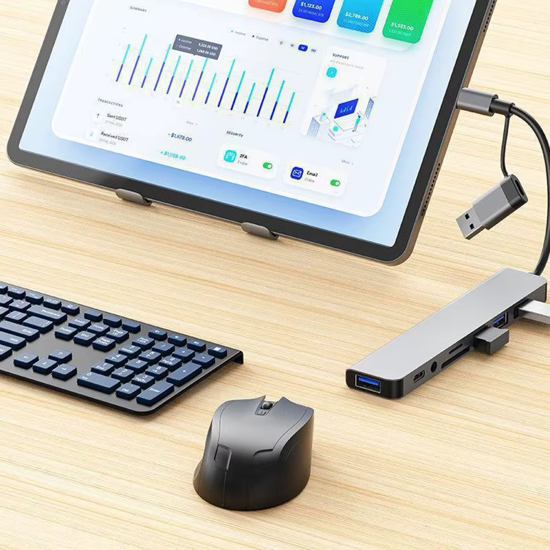 OULLX 8in1 USB C Dockingstation in Silber mit 3,5 mm Audio-Klinke und Micro SD Kartenleser für Laptop, Tablet und Smartphone - Bild 2