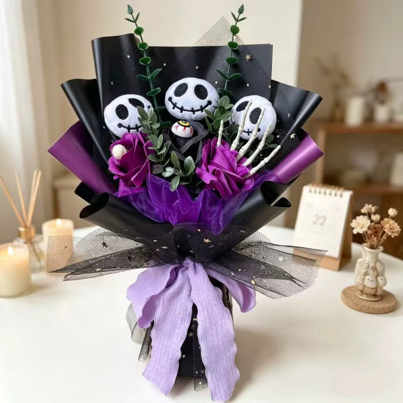 Aoger Halloween Totenkopf Plüschpuppe mit künstlichen Blumen und Spinnen als kreative Handgemachte Tischdekoration - Bild 2