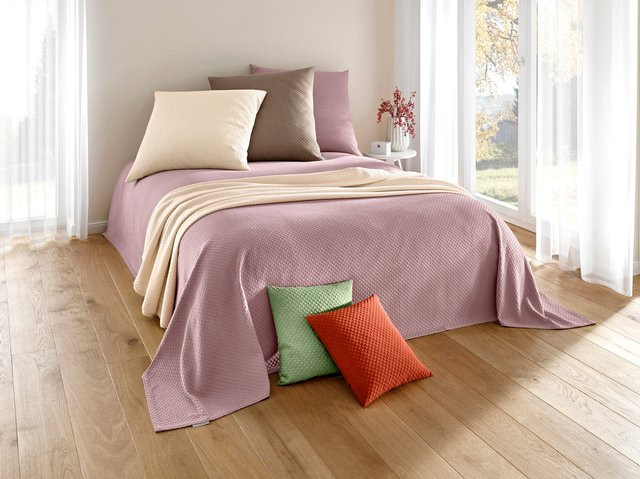 Tagesdecke von Pereira da Cunha in Waffelmuster und Jacquard aus 100% Baumwolle in Purple und Pink - Bild 1