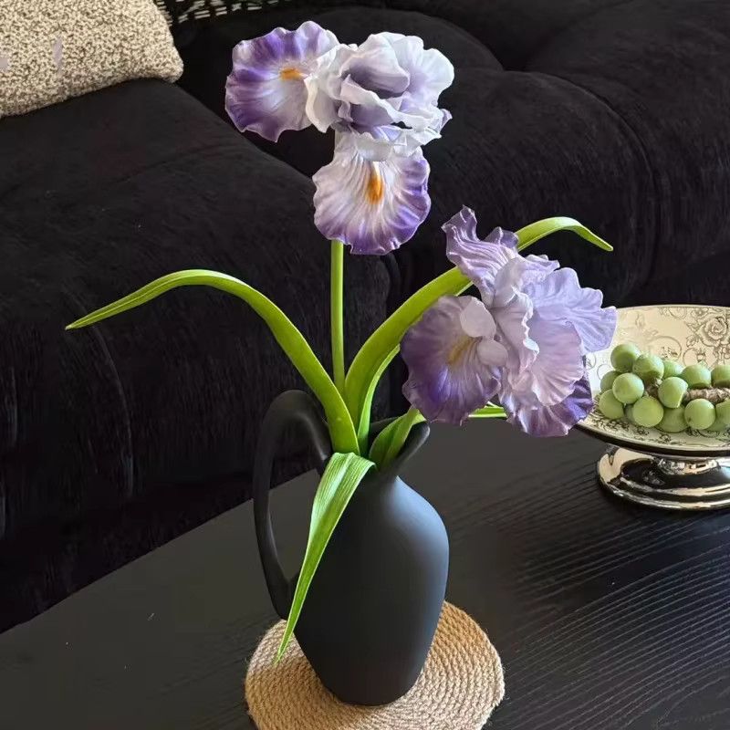 Luxuriöses High-End Blumenarrangement in Schwarz als elegante Tischdekoration für dein Wohnzimmer - Bild 2
