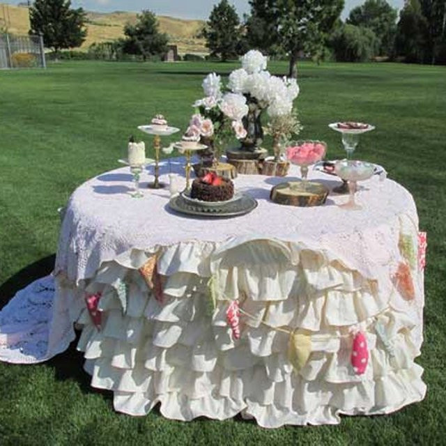Runde Tischdecke aus Leinen von POLIS mit gerüschten Schichten für Hochzeit und Party in Rot oder Weiß - Bild 1